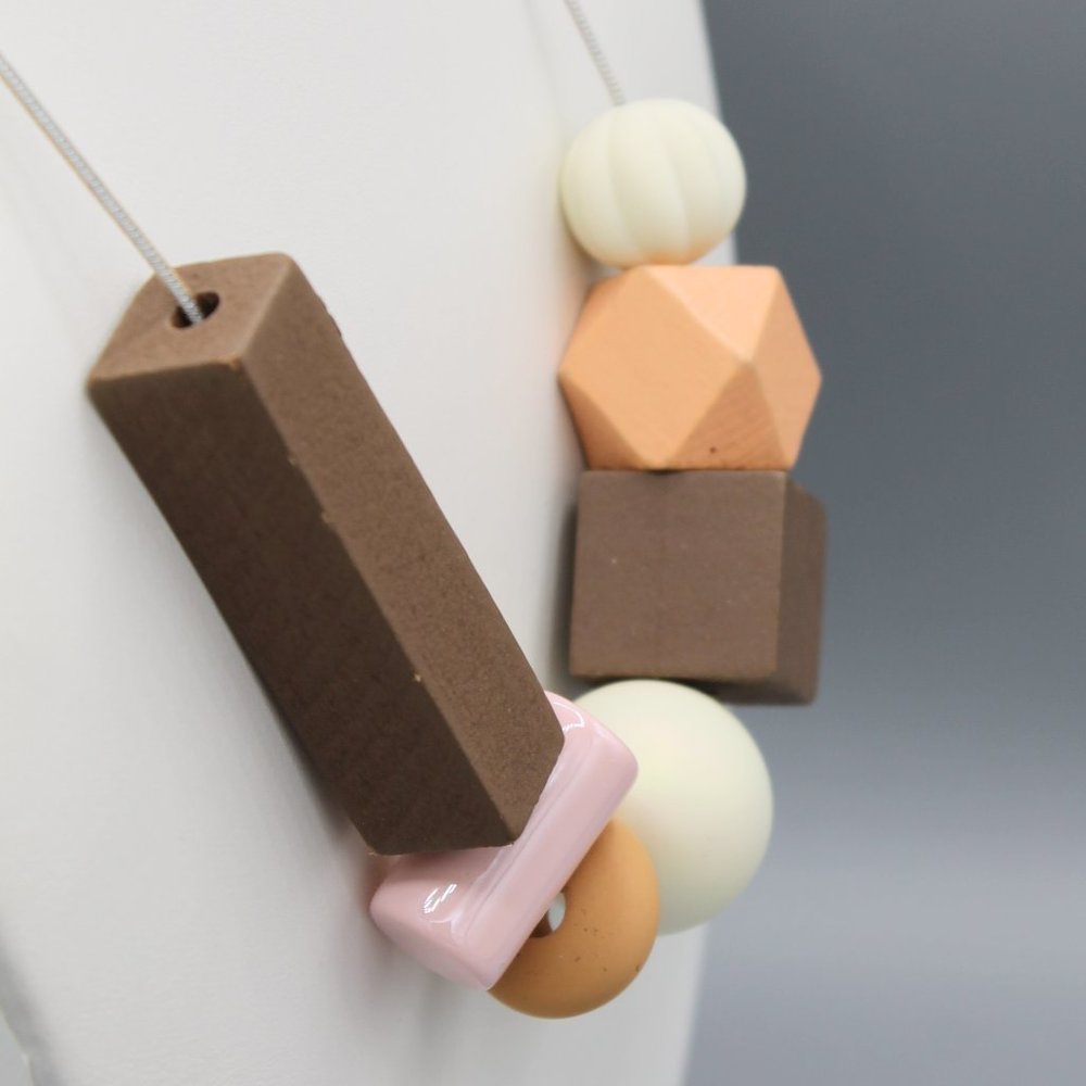Large statement wooden orange brown necklace - Picture 5 of 5